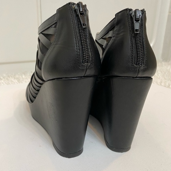 Thalia Sodi Women heel pump. Thalia sodi size 8. Beautiful design, elegant looks - Picture 6 of 6